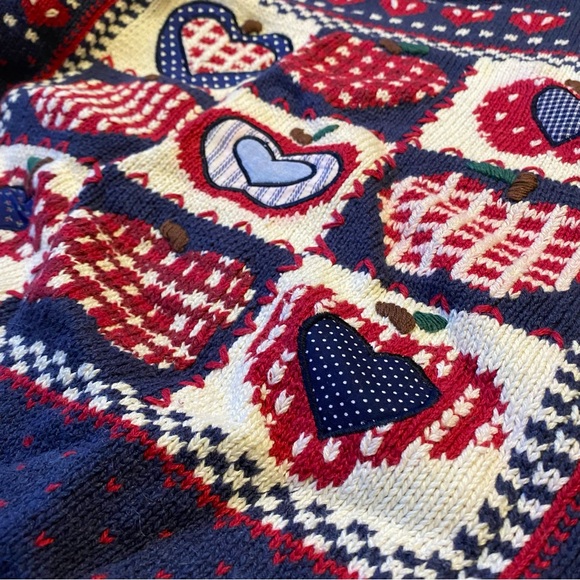 Adorable Vintage Crochet Hand Knit Embroidered Apple Heart Fair Isle Sweater - S - Picture 4 of 10